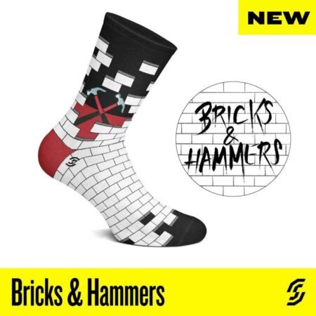 Bricks and hammers. L