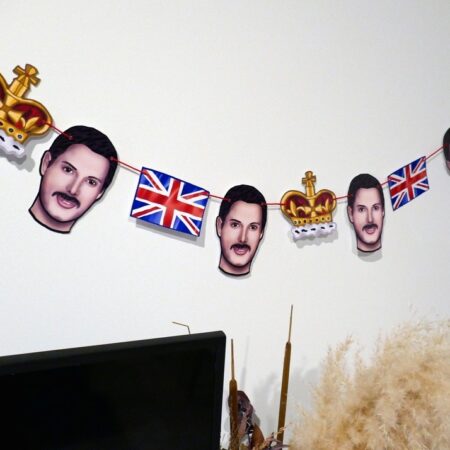 Girland. Freddie Mercury